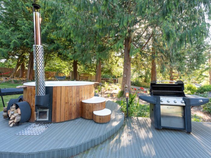 Woolbrook reservoir hot tub and BBQ